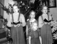 'Suuri kirja Jeesuksella ompi taivaan salissa, siin� pelastettuin' nimet ovat kaikki tallella...'